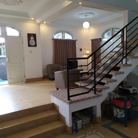 Ndalem Gorongan Guesthouse Maguwo Экстерьер фото