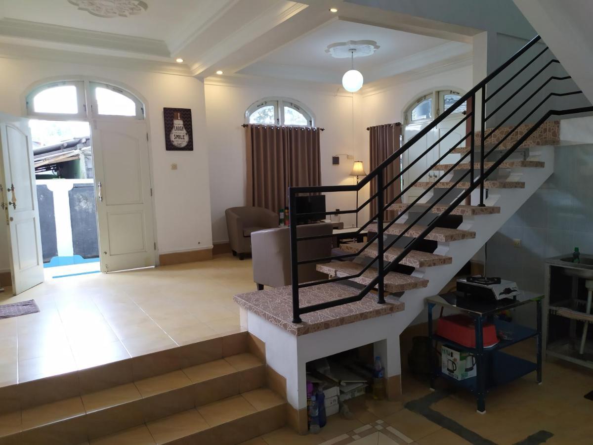 Ndalem Gorongan Guesthouse Maguwo Экстерьер фото