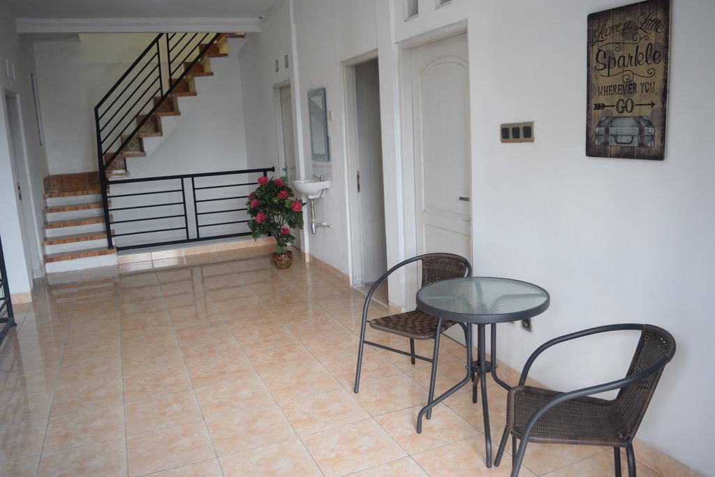 Ndalem Gorongan Guesthouse Maguwo Экстерьер фото
